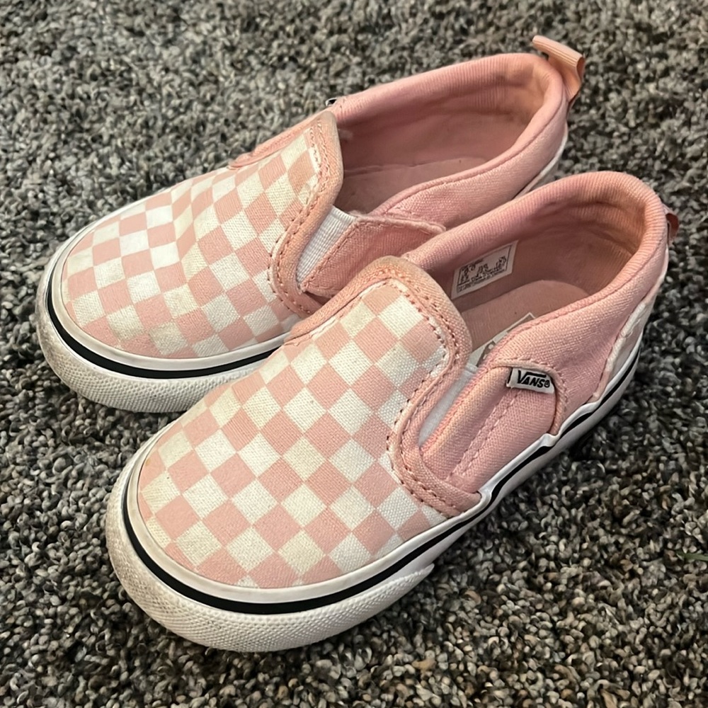 Toddler girl Vans checkered pink and white.